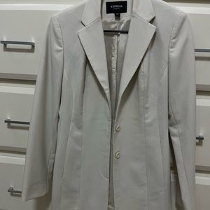 Chic office wear longline blazer. Cream color. Fitted structured style blazer.